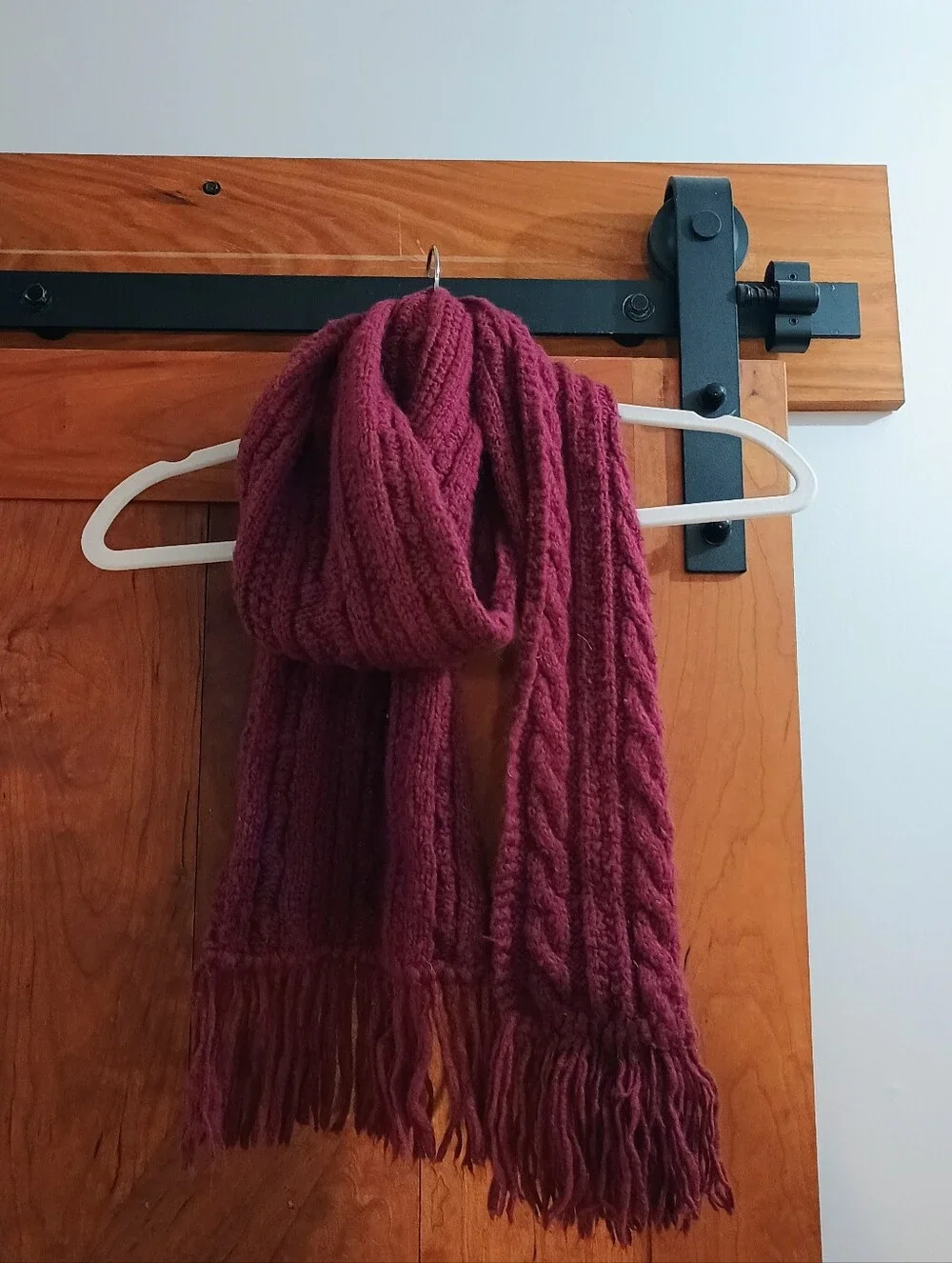 Pointelle cable-knit scarf finished with ample fringe tassels